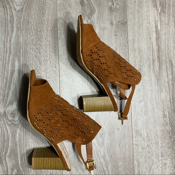 Women’s Heels - Picture 2 of 3